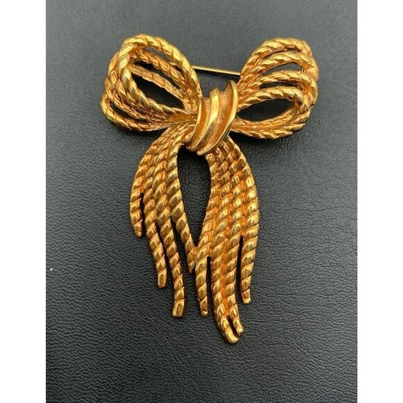 Vintage Signed Angel Ribbon Bow Pin Brooch Gold Tone Girly Feminine Rope Bow - Picture 1 of 5